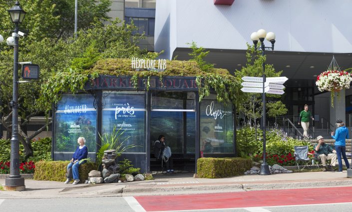 PATTISON_NewBrunswickTourism_TSA_ParkOasis_Stunt_SEP17 pattison_outdoor_tourism_new_brunswick_transit_shelter_park_oasis